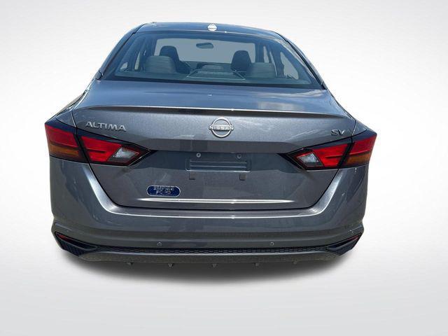 Photo of 2024 Gun Metallic Nissan Altima