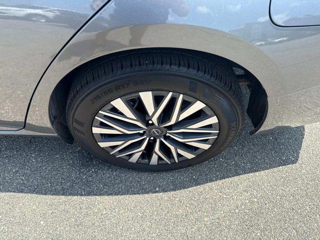 Photo of 2024 Gun Metallic Nissan Altima
