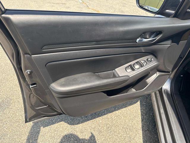 Photo of 2024 Gun Metallic Nissan Altima