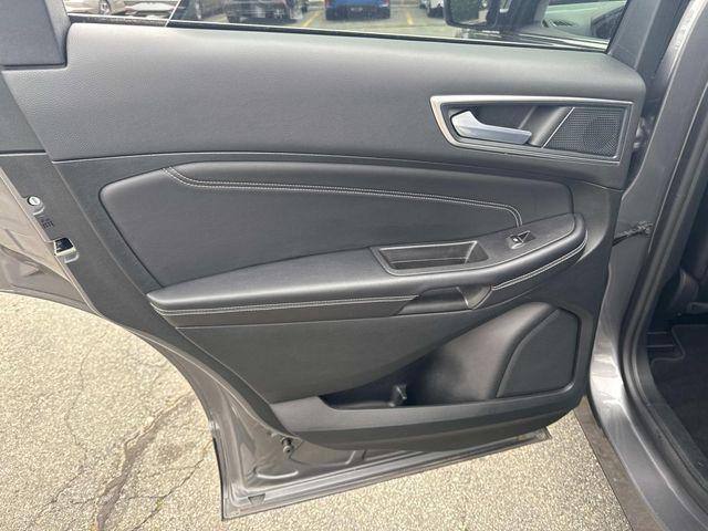 Photo of 2024 Gray Metallic Ford Edge
