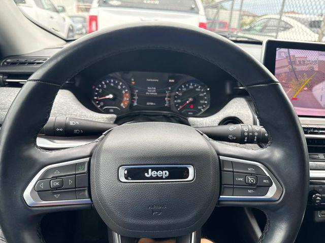 Photo of 2022 Bright White Clearcoat Jeep Compass