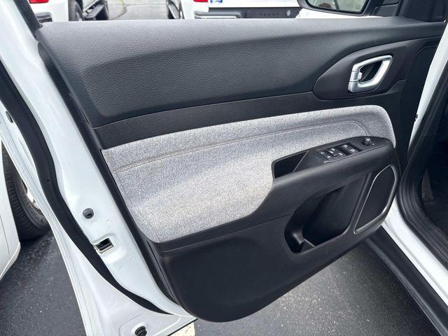 Photo of 2022 Bright White Clearcoat Jeep Compass