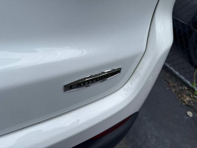 Photo of 2022 Bright White Clearcoat Jeep Compass