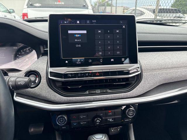 Photo of 2022 Bright White Clearcoat Jeep Compass