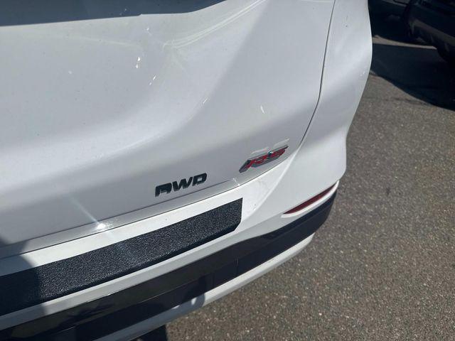 Photo of 2022 Summit White Chevrolet Equinox