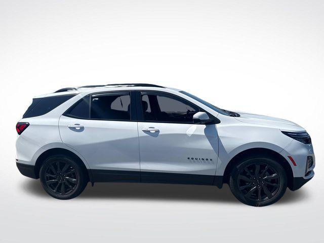Photo of 2022 Summit White Chevrolet Equinox