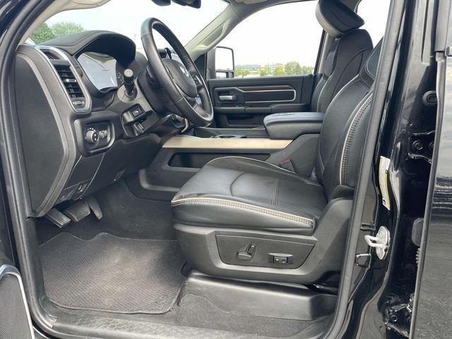 Photo of 2024 Diamond Black Crystal Pearlcoat RAM 2500