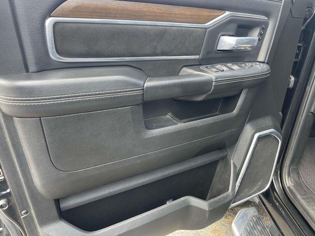 Photo of 2024 Diamond Black Crystal Pearlcoat RAM 2500