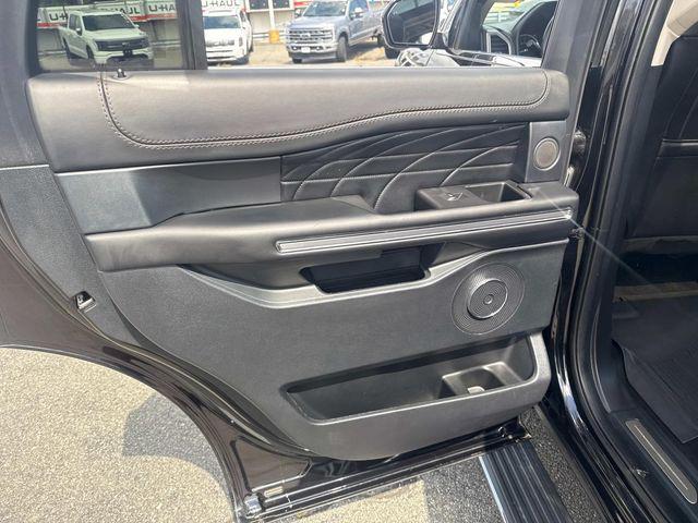 Photo of 2021 Agate Black Metallic Ford Expedition
