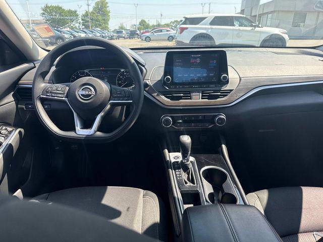 Photo of 2023 Brilliant Silver Metallic Nissan Altima