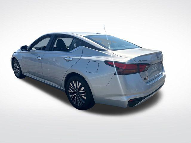Photo of 2023 Brilliant Silver Metallic Nissan Altima