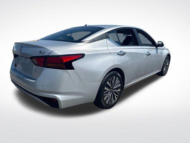 Photo of 2023 Brilliant Silver Metallic Nissan Altima