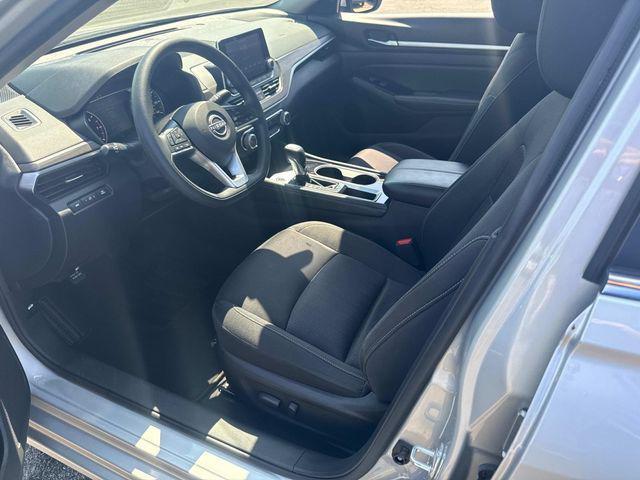Photo of 2023 Brilliant Silver Metallic Nissan Altima