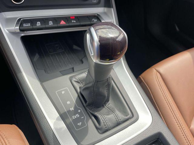 Photo of 2024 Arkona White Audi Q3