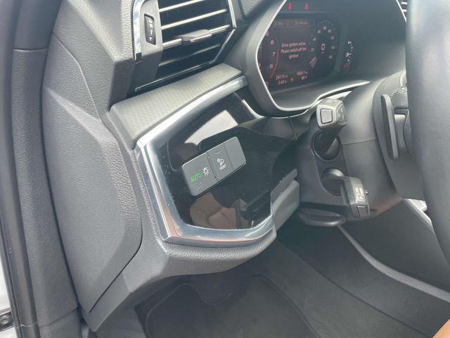 Photo of 2024 Arkona White Audi Q3