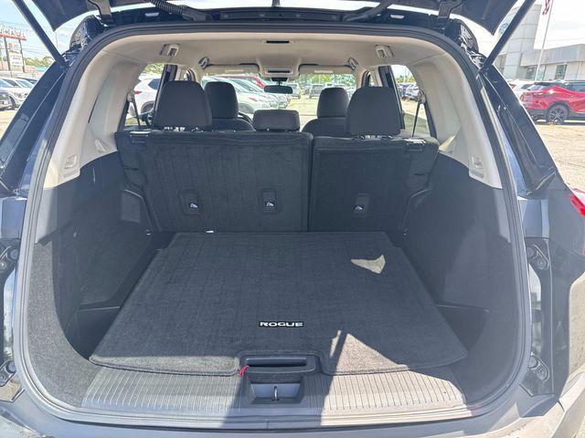 Photo of 2023 Super Black Nissan Rogue