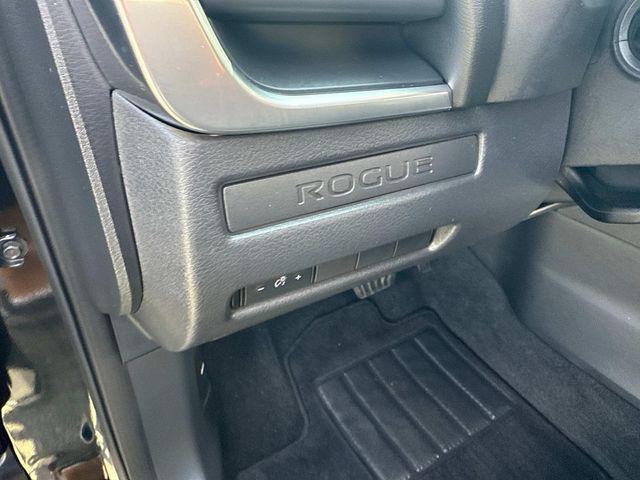 Photo of 2023 Super Black Nissan Rogue