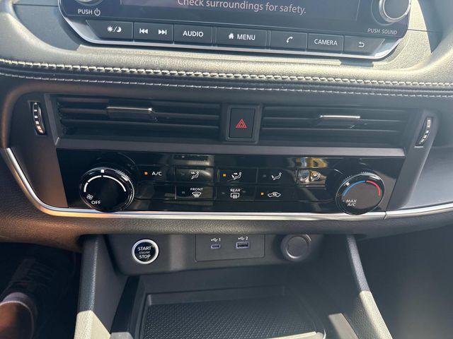 Photo of 2023 Super Black Nissan Rogue
