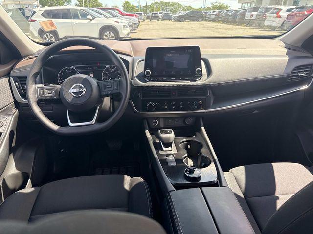 Photo of 2023 Super Black Nissan Rogue