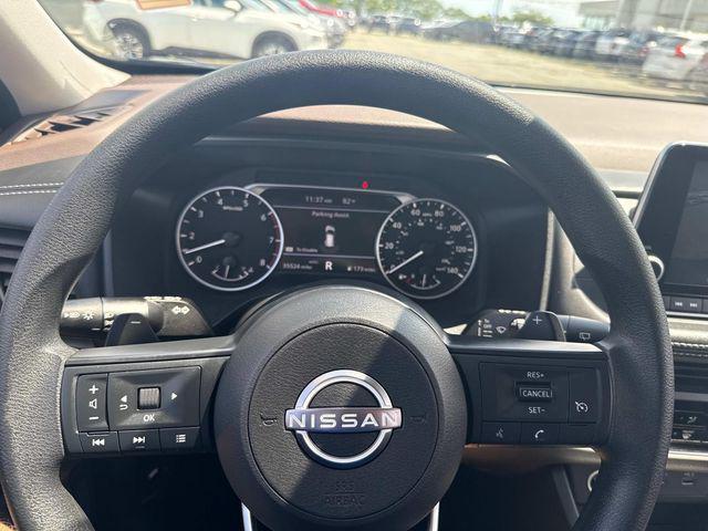 Photo of 2023 Super Black Nissan Rogue
