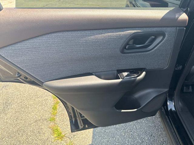 Photo of 2023 Super Black Nissan Rogue