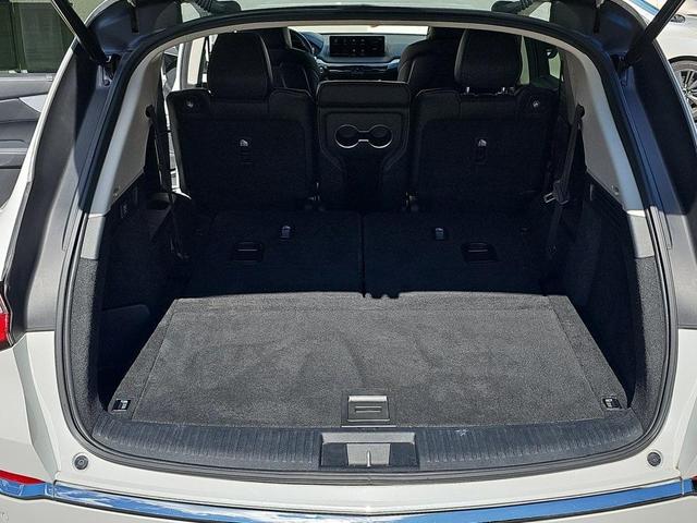 Photo of 2023 Platinum White Pearl Acura MDX