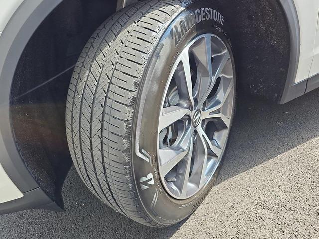 Photo of 2023 Platinum White Pearl Acura MDX