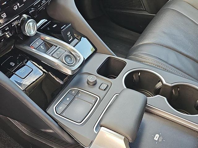 Photo of 2023 Platinum White Pearl Acura MDX