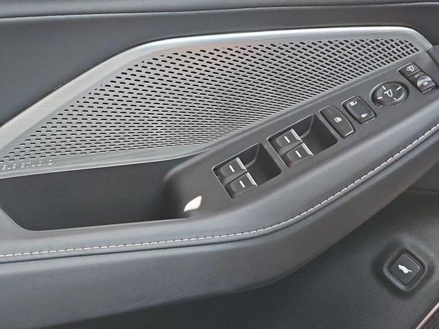 Photo of 2023 Platinum White Pearl Acura MDX