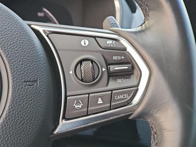 Photo of 2023 Platinum White Pearl Acura MDX