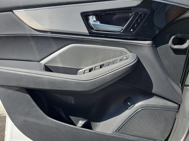 Photo of 2023 Platinum White Pearl Acura MDX