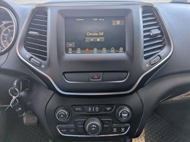 Photo of 2019 Bright White Clearcoat Jeep Cherokee