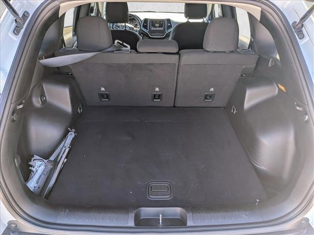 Photo of 2019 Bright White Clearcoat Jeep Cherokee