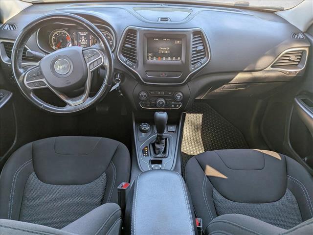 Photo of 2019 Bright White Clearcoat Jeep Cherokee