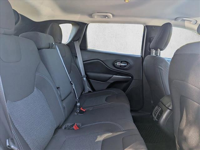 Photo of 2019 Bright White Clearcoat Jeep Cherokee