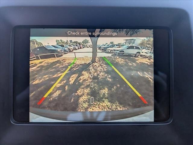 Photo of 2019 Bright White Clearcoat Jeep Cherokee