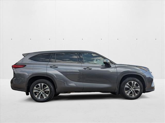 Photo of 2020 Magnetic Gray Metallic Toyota Highlander