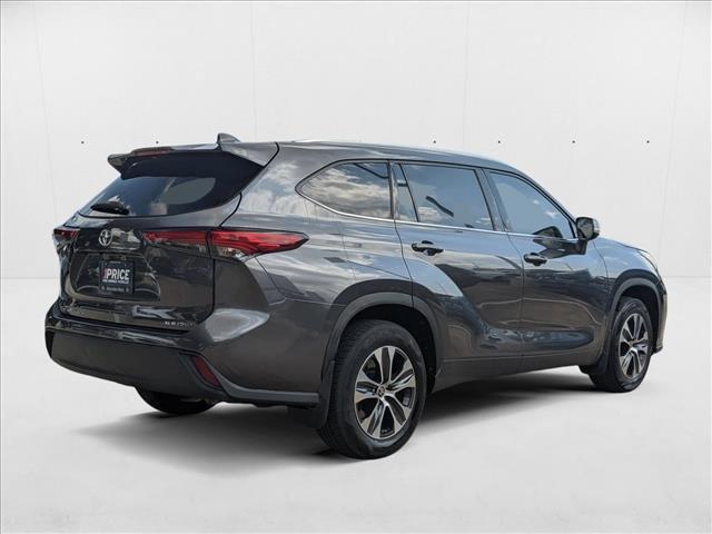 Photo of 2020 Magnetic Gray Metallic Toyota Highlander
