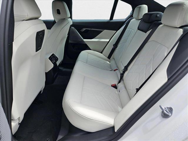 Photo of 2025 Alpine White BMW 530