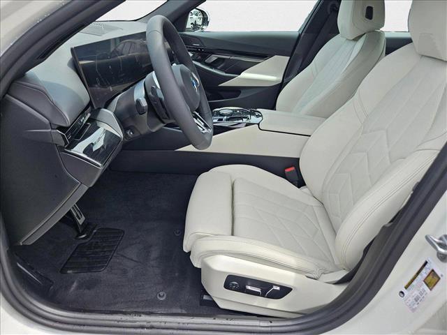 Photo of 2025 Alpine White BMW 530