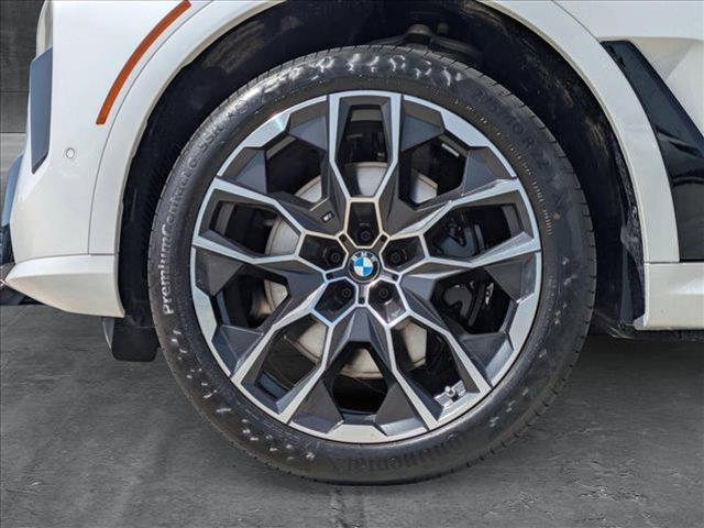 Photo of 2026 Mineral White Metallic BMW X7