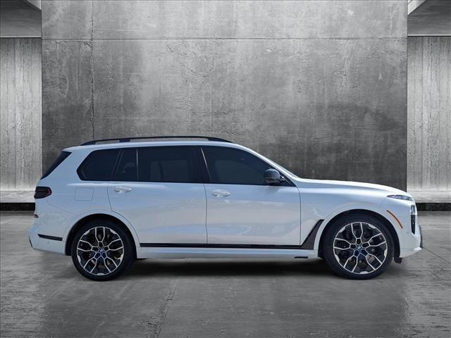 Photo of 2026 Mineral White Metallic BMW X7