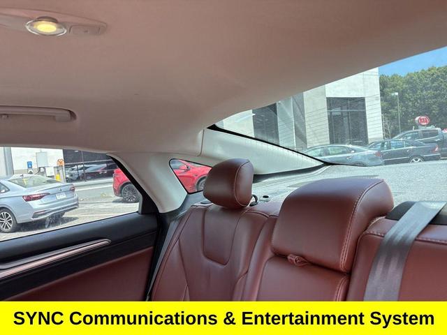 Photo of 2016 White Ford Fusion