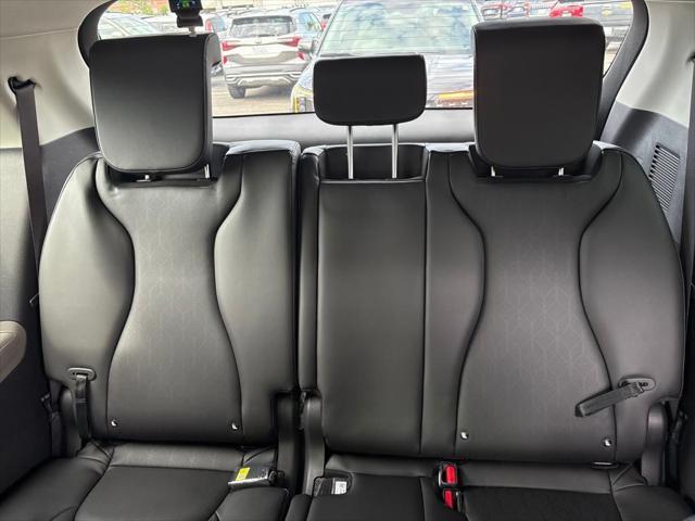 Photo of 2026 Deep Chroma Blue Kia Carnival Hybrid