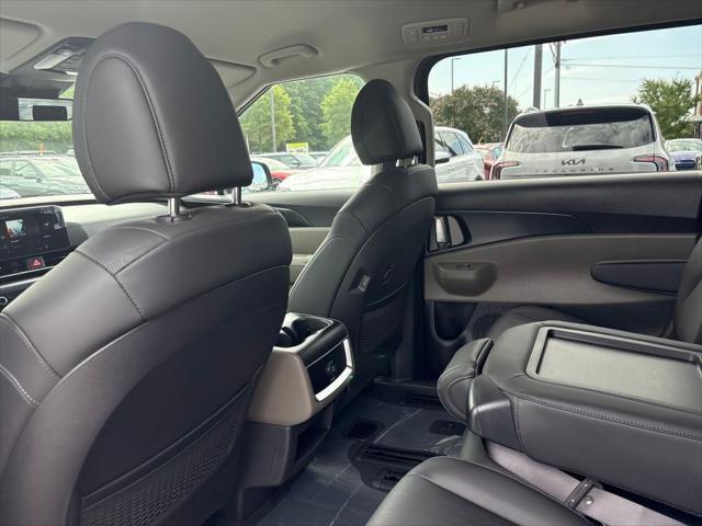 Photo of 2026 Deep Chroma Blue Kia Carnival Hybrid