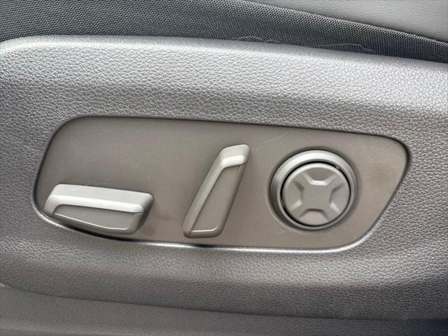 Photo of 2026 Deep Chroma Blue Kia Carnival Hybrid