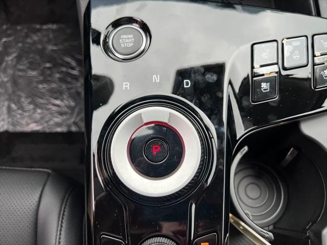 Photo of 2025 White Pearl Kia Sportage Hybrid