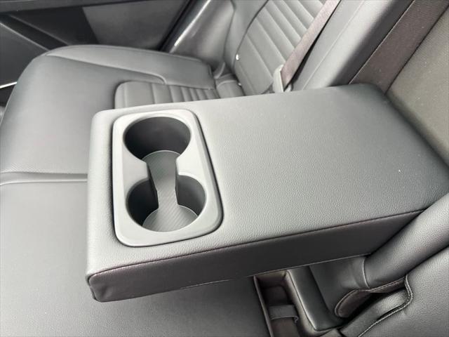 Photo of 2025 White Pearl Kia Sportage Hybrid