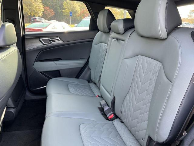 Photo of 2025 Jungle Green Kia Sportage