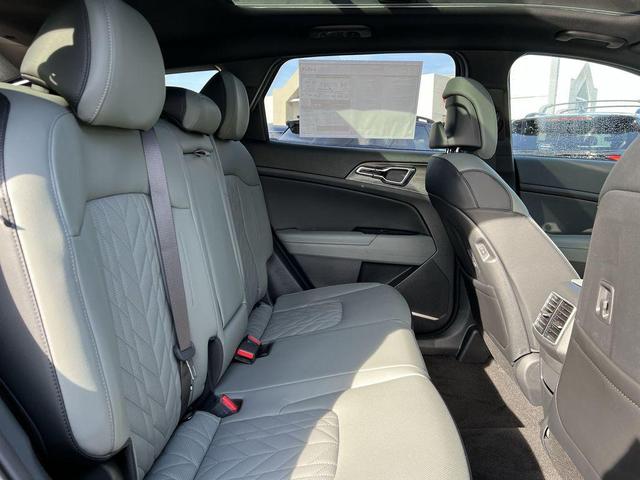 Photo of 2025 Jungle Green Kia Sportage